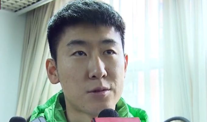 她双腿大开被绑在床调教ktv